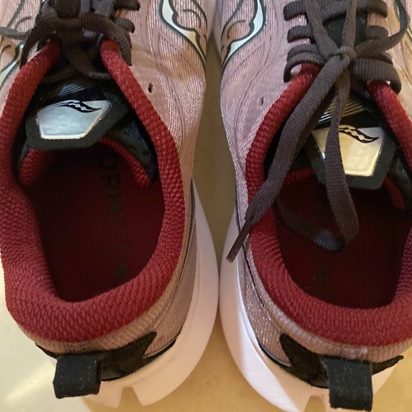 saucony form fit 4 size 7 barely used (worn 3 times to run errands) - Picture 6 of 8